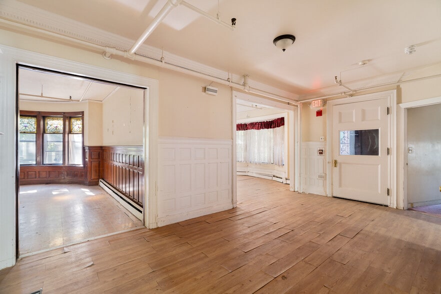 More Photos Of 17 Monmouth St, Somerville Apartments For Sale