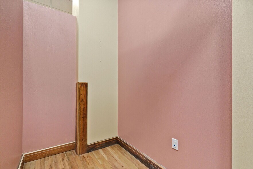 More Photos Of 216 W Lincolnway, Cheyenne Storefront Retail Office For Sale