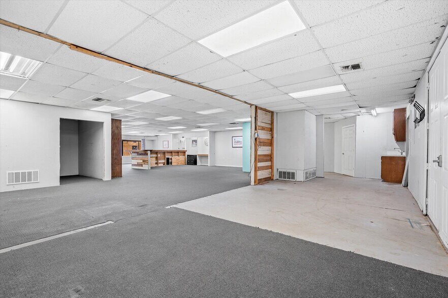 More Photos Of 203 N Spring St, Grand Saline Office For Sale