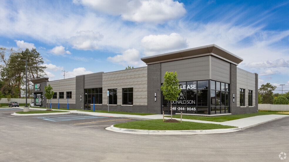 More Photos Of 16601-16609 15 Mile Rd, Clinton Township Showroom For Lease