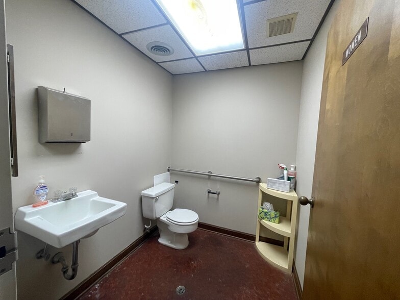 More Photos Of 240 Carriage House Dr, Jackson Office For Lease