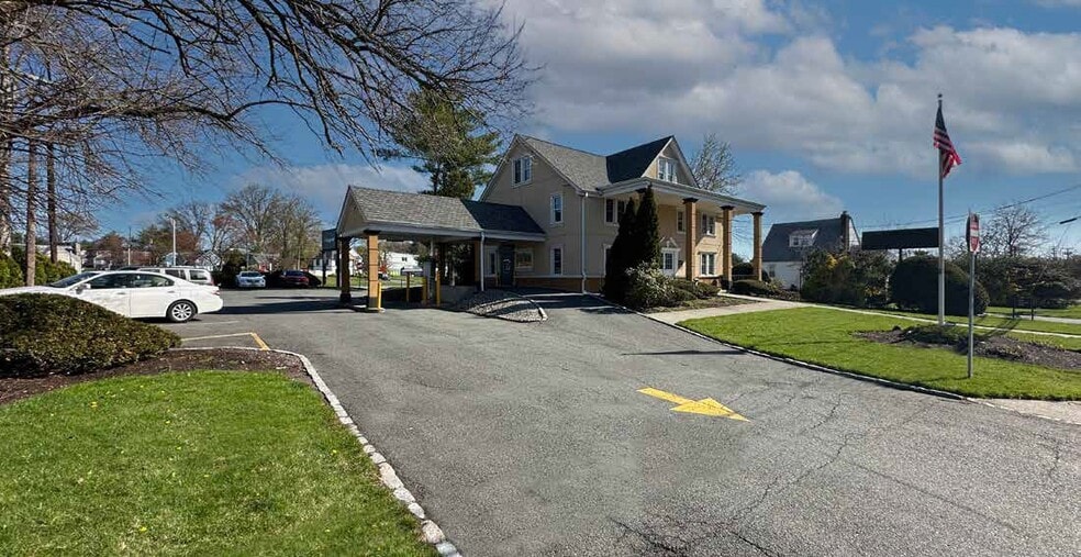 Primary Photo Of 23 Little Falls Rd, Fairfield Bank For Lease