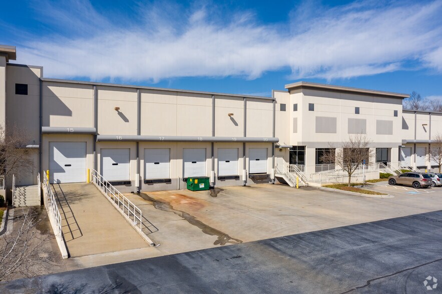 More Photos Of 4103 Tench Rd, Suwanee Distribution For Lease