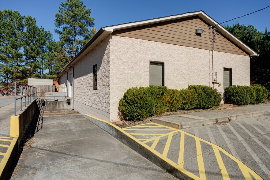 More Photos Of 7107 Juniper Rd, Fairview Showroom For Sale