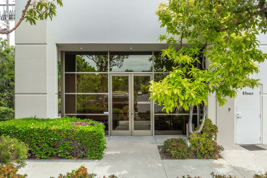 More Photos Of 61 Post, Irvine Light Manufacturing For Sale