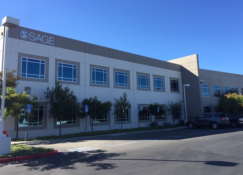 More Photos Of 2590 Conejo Spectrum St, Thousand Oaks Warehouse For Lease
