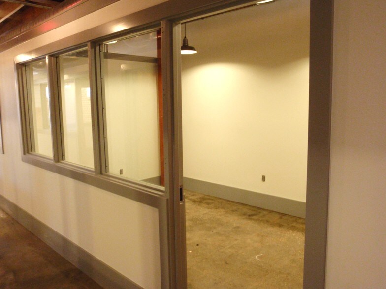 More Photos Of 624-626 New Bridge St, Jacksonville Storefront Retail Office For Sale