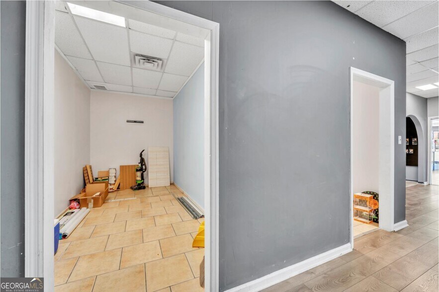 More Photos Of 905 Hillcrest Pky, Dublin Storefront For Sale