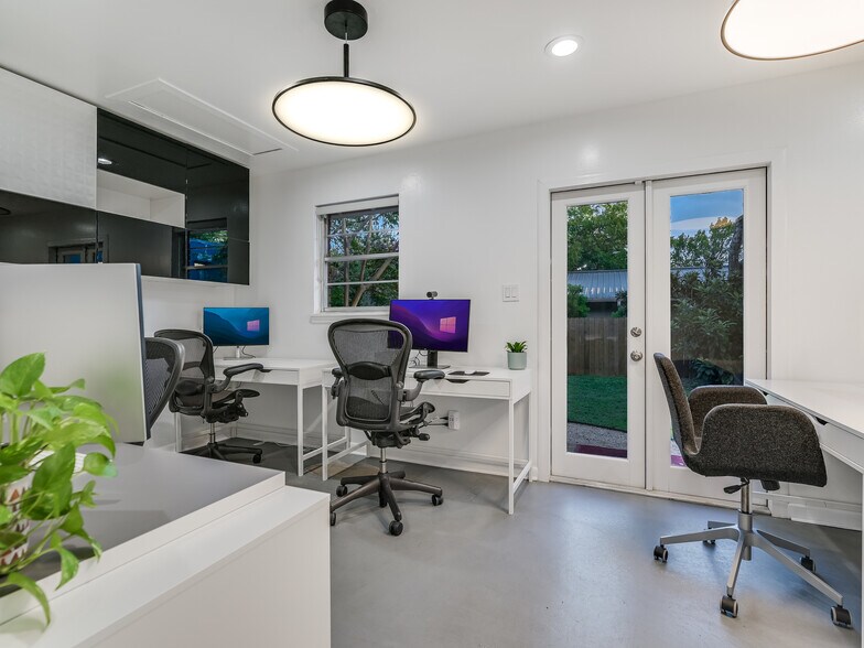 More Photos Of 2117 Shoalmont Dr, Austin Office Residential For Sale