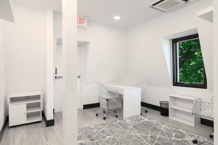 More Photos Of 101 E River Rd, Rumson General Retail For Lease