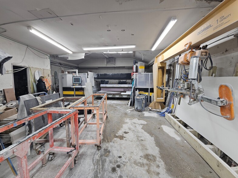 More Photos Of 87 Ronkonkoma Ave, Ronkonkoma Warehouse For Sale