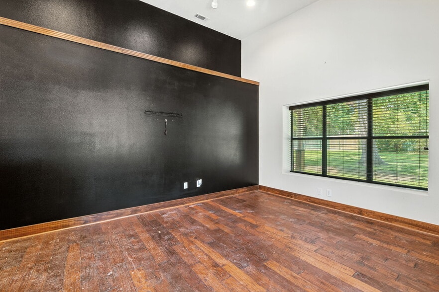 More Photos Of 213 Prairie St, Montgomery Industrial For Sale