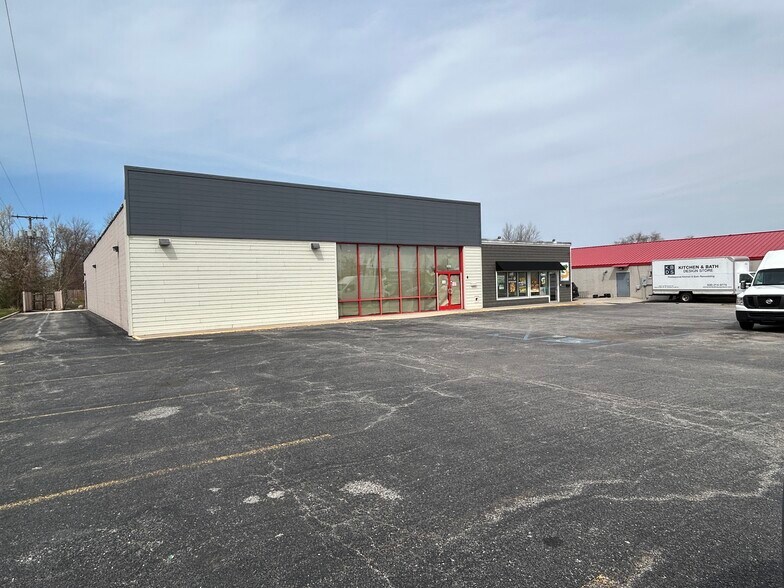 More Photos Of 1729-1735 E Commercial Avenue, Lowell Storefront For Lease