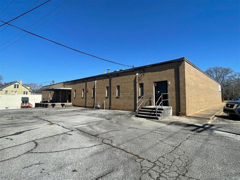 More Photos Of 1001 N Main St, Anderson Freestanding For Sale
