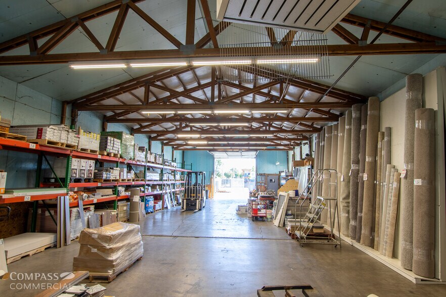 More Photos Of 798 NW 5th St, Redmond Storefront For Lease