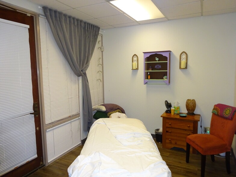 More Photos Of 301 E Bethany Home Rd, Phoenix Office For Sale