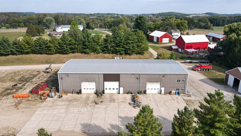 More Photos Of 2601 Iverson Rd, Stoughton Warehouse For Lease