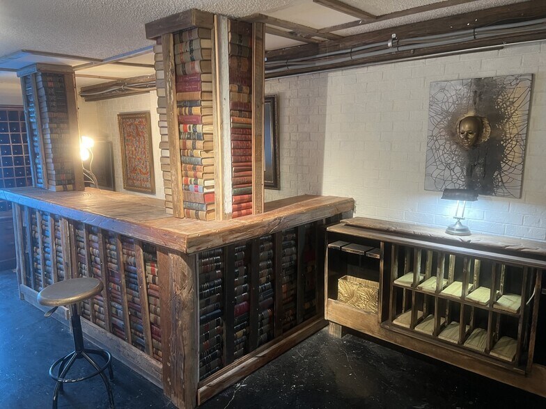 More Photos Of 132 Nacogdoches St, Center Storefront Retail Residential For Sale