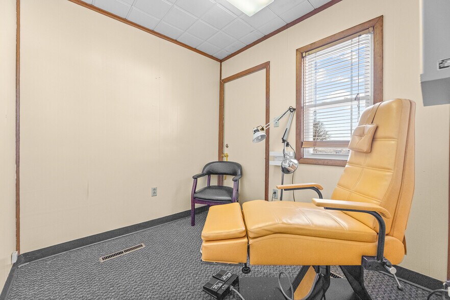 More Photos Of 293 N Ellsworth Ave, Salem Medical For Sale