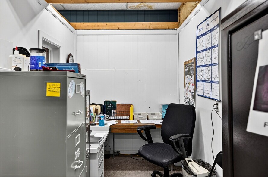 More Photos Of 23 W Main St, Canton Flex For Sale