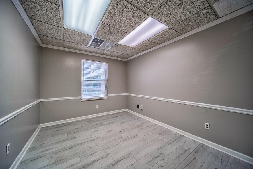 More Photos Of 425 E Crossville Rd, Roswell Office For Sale