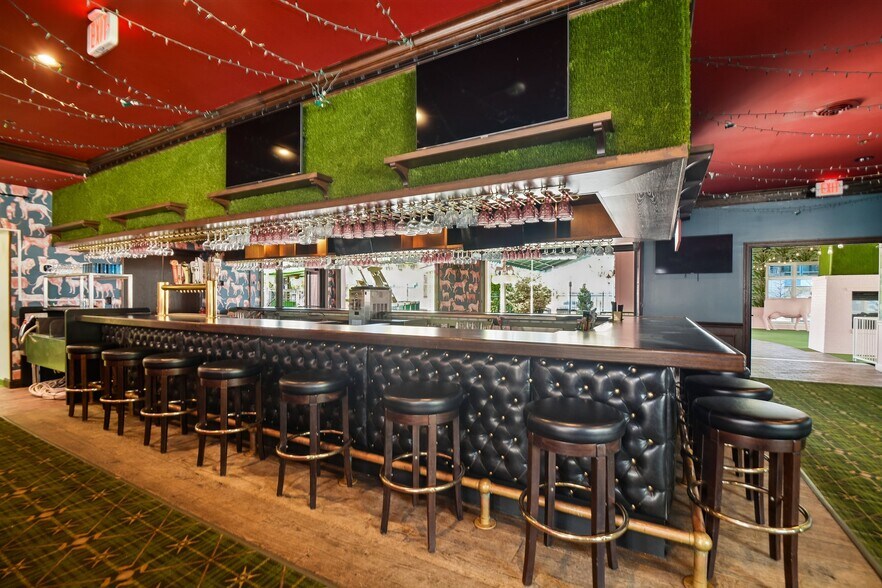 More Photos Of 2501 & 2519 Marshall St NE, Minneapolis Restaurant For Lease