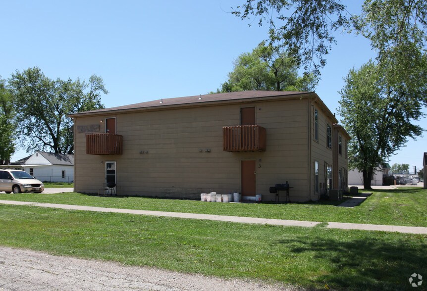 More Photos Of 2031 NW Logan St, Topeka Apartments For Sale