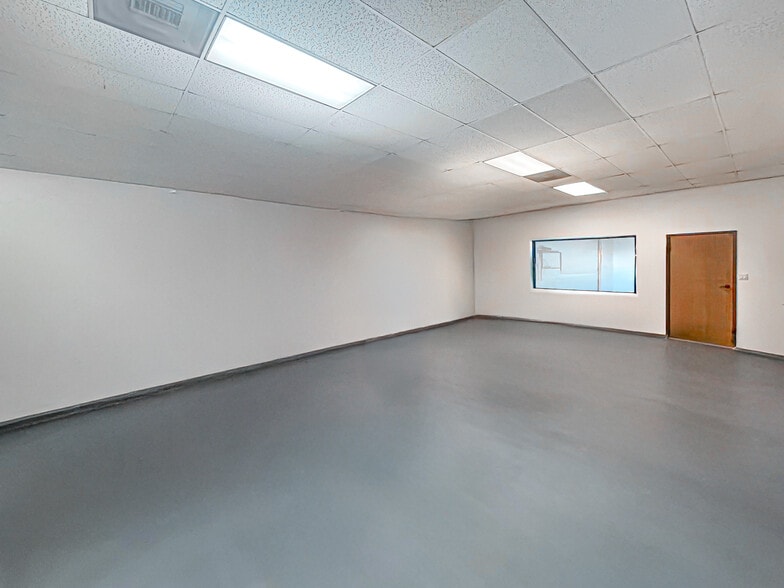 More Photos Of 2639 W Woodland Dr, Anaheim Manufacturing For Sale