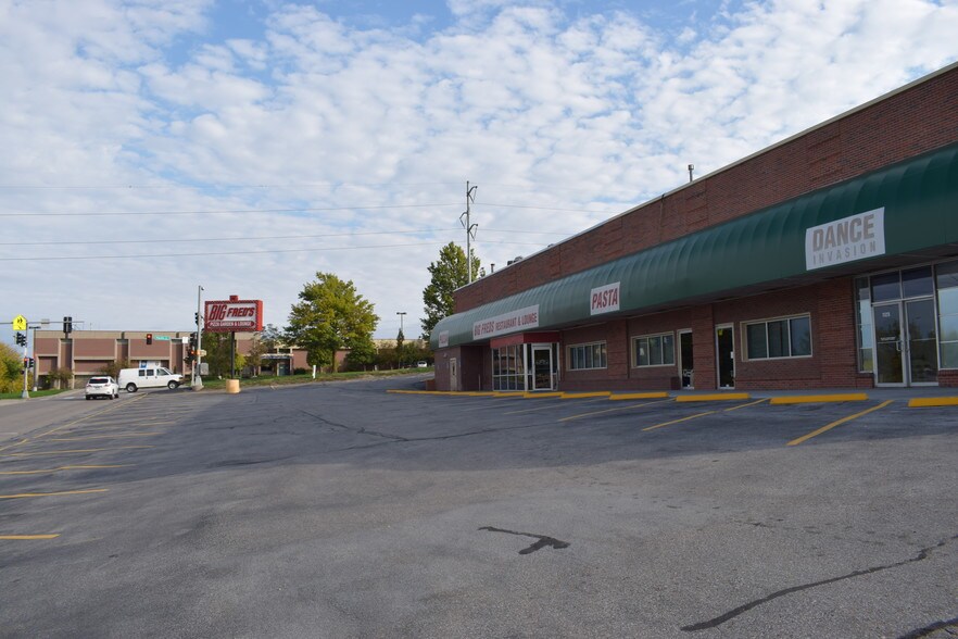 More Photos Of 1101-1131 119th St, Omaha General Retail For Lease