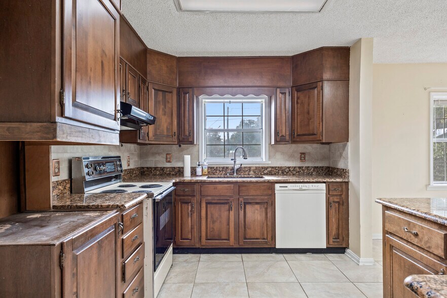 More Photos Of 164 NE Laguna Dr, Lake City Office For Sale