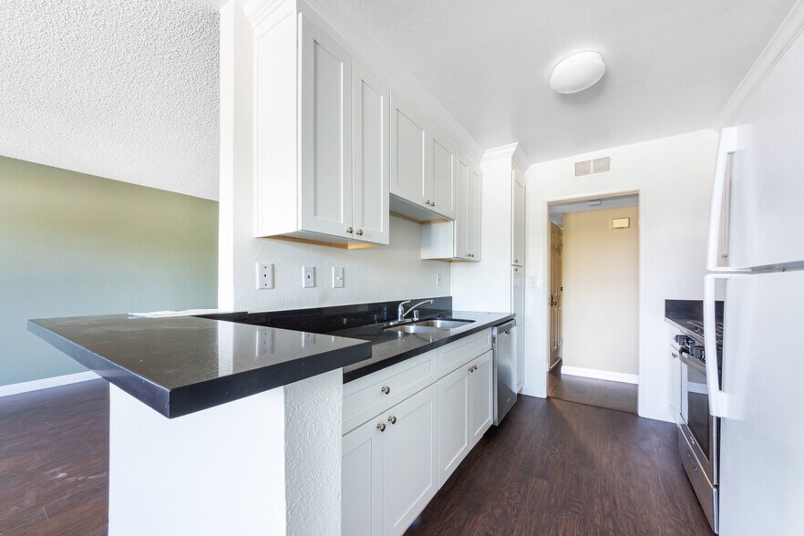 More Photos Of 13951 Moorpark St, Sherman Oaks Apartments For Sale