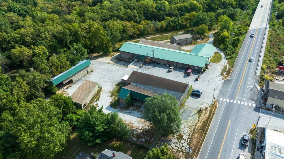More Photos Of 408 W Main St, Greenwood General Retail For Sale