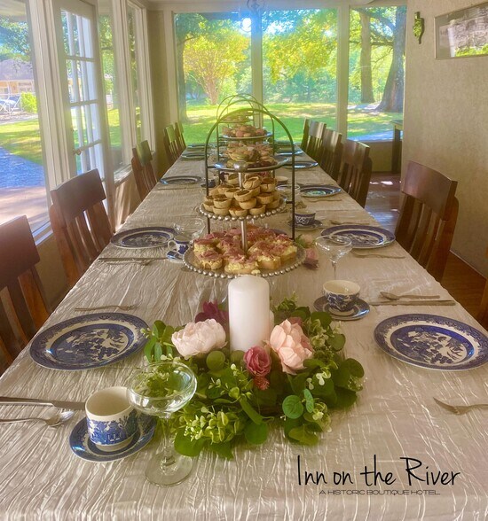 More Photos Of 205 SW Barnard St, Glen Rose Hotel For Sale