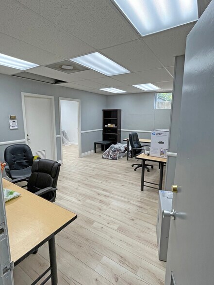 More Photos Of 11350 Ventura Blvd, Studio City Office For Lease