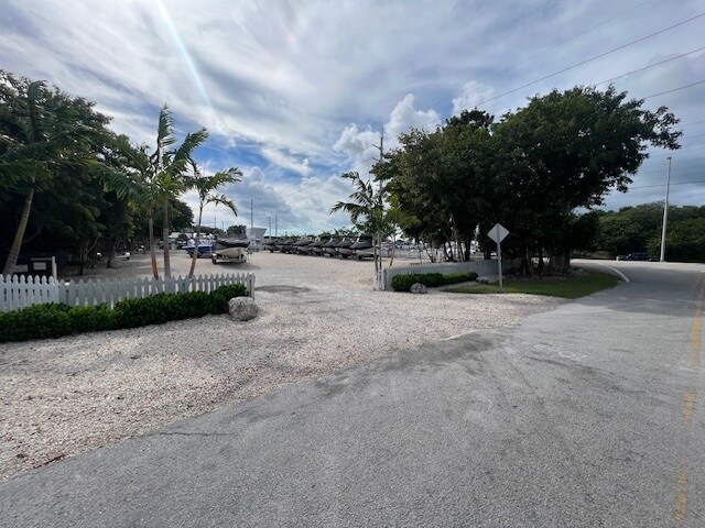 More Photos Of 106309 Overseas Hwy, Key Largo Auto Dealership For Lease