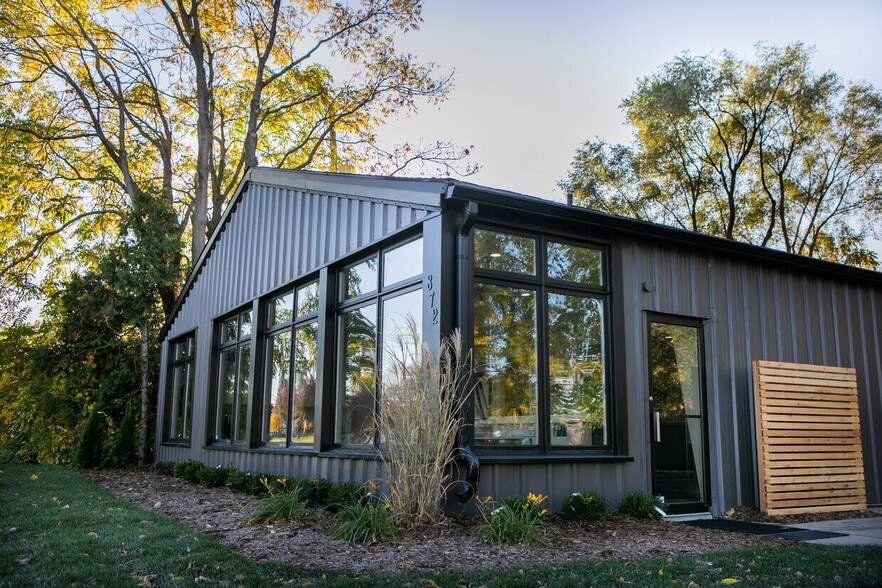 Primary Photo Of 872 E Auburn Rd, Rochester Hills Freestanding For Lease