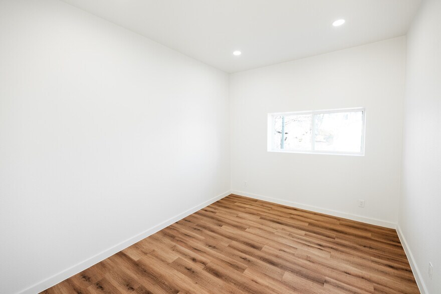 More Photos Of 3115 Sabine St, Forest Hill Warehouse For Lease