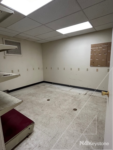 More Photos Of 1009 Brooke Blvd, Reading Auto Repair For Sale