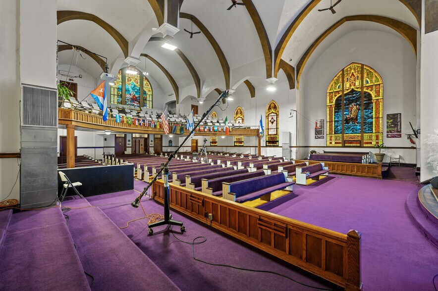 2521 Lyndale Ave N, Minneapolis, MN 55411 Religious Facility For Sale