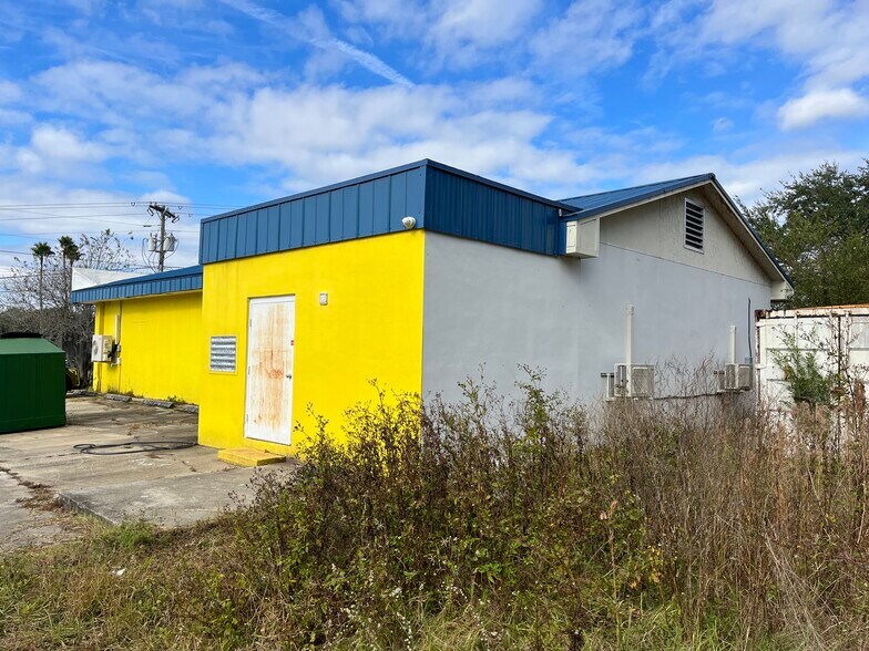 More Photos Of 569 Blanding Blvd, Orange Park Freestanding For Sale