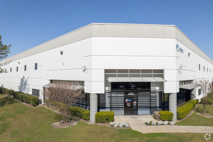 More Photos Of 16605 Air Center Blvd, Houston Warehouse For Lease