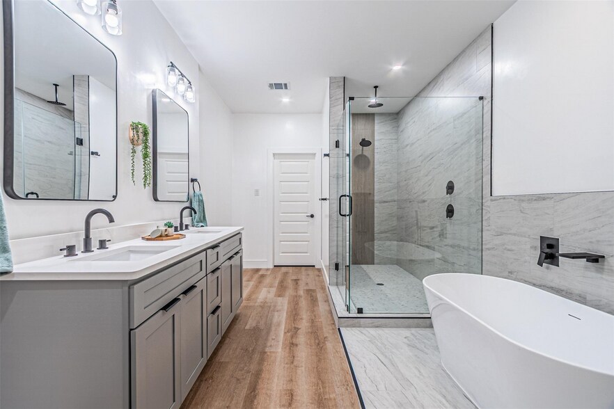 More Photos Of 2376 Longhorn St, Dallas Apartments For Sale