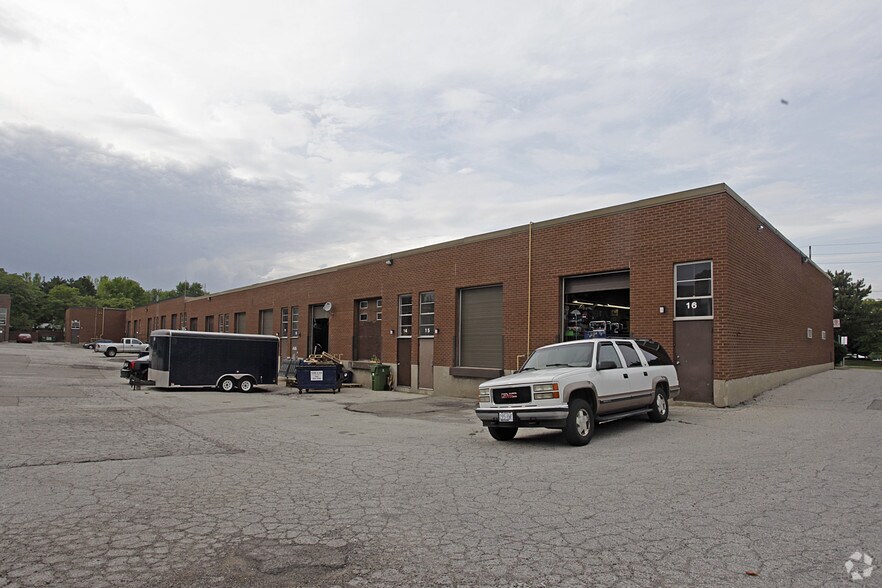 More Photos Of 3120 Glen Erin Dr, Mississauga Light Distribution For Lease