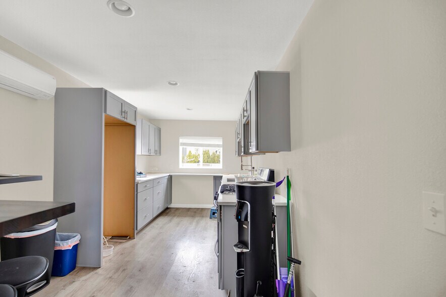 More Photos Of 222 Molalla Ave, Oregon City Storefront Retail Office For Sale