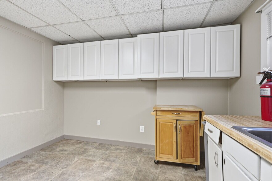 More Photos Of 3157 Mechanicsville Rd, Eddington Medical For Sale