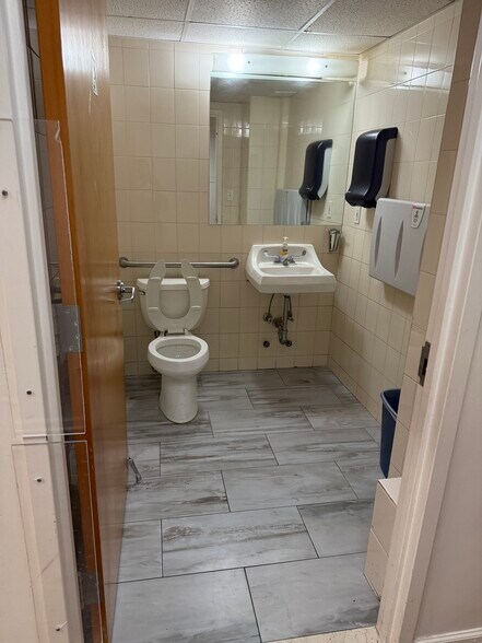 More Photos Of 133-47 Sanford Ave, Flushing Loft Creative Space For Sale