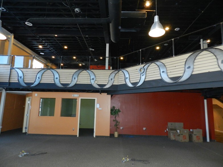 More Photos Of 7 N Saginaw St, Pontiac Office For Lease