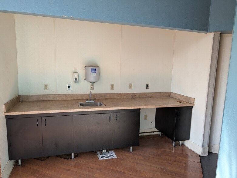 More Photos Of 550 S Broadway Ave, Boise General Retail For Lease