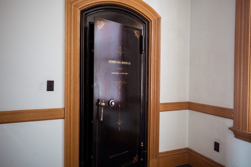 More Photos Of 74 Hammond St, Bangor Medical For Sale