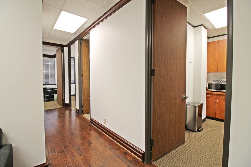 More Photos Of 11767 Katy Fwy, Houston Office For Lease